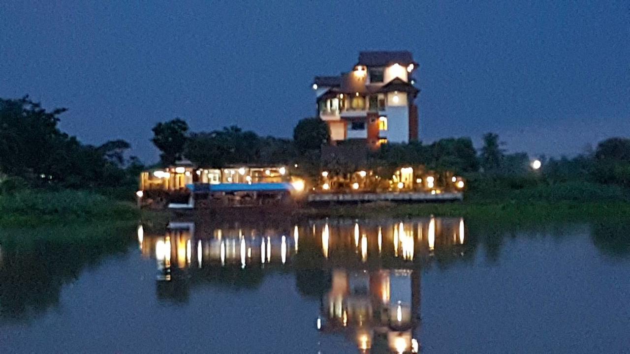 Chaophayathara Riverside Hotel Chai Nat Buitenkant foto